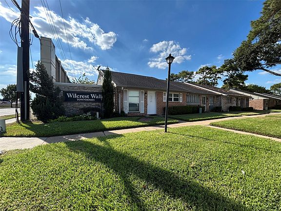 2nd image of 202 W Tri Oaks Ln APT 202