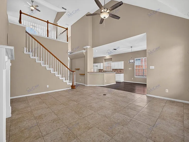 504 Coventry Dr — Photo 2