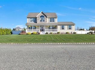 23 Sycamore Dr, East Moriches, NY