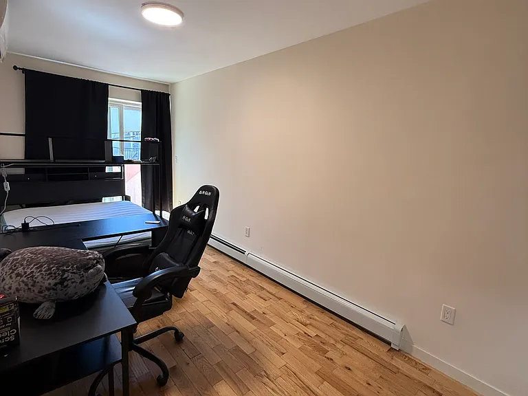 2733 E 27th St #2 — Photo 3