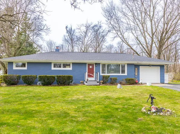 152 Country Club Dr, La Porte, IN 46350