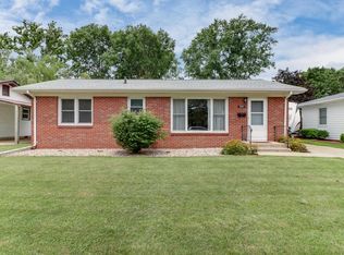 221 Magnolia Dr, Bloomington, IL 61701