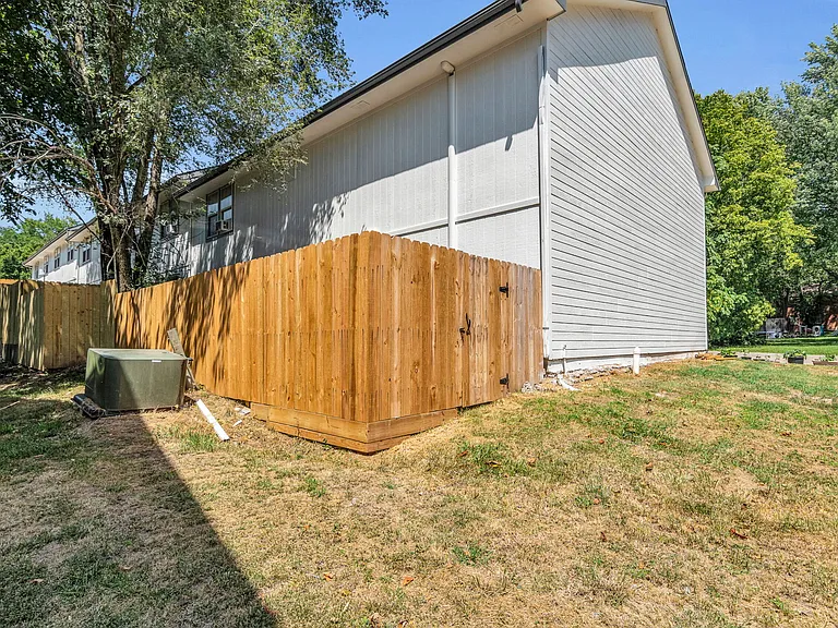 321 W South Ave — Photo 22