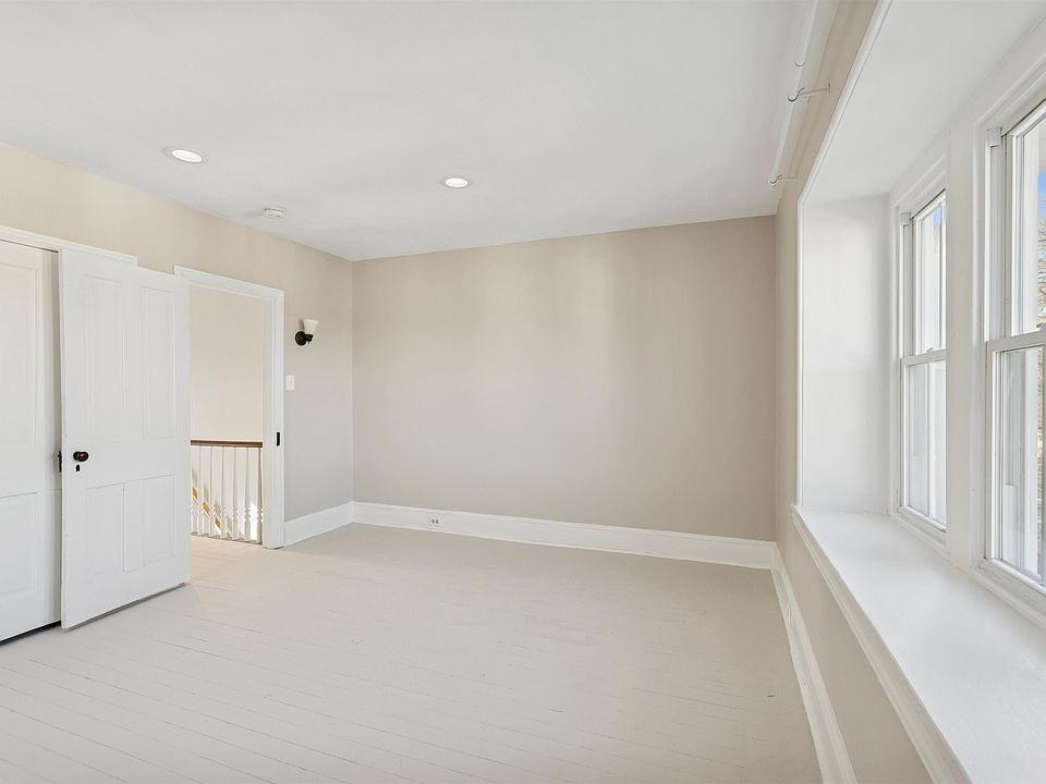 1st image of 334 1st Ave