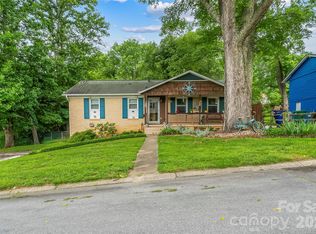 10 Oak Leaf Ln, Arden, NC 28704
