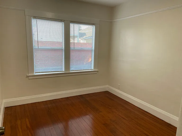 2054-2056 Lincoln Ave — Photo 6