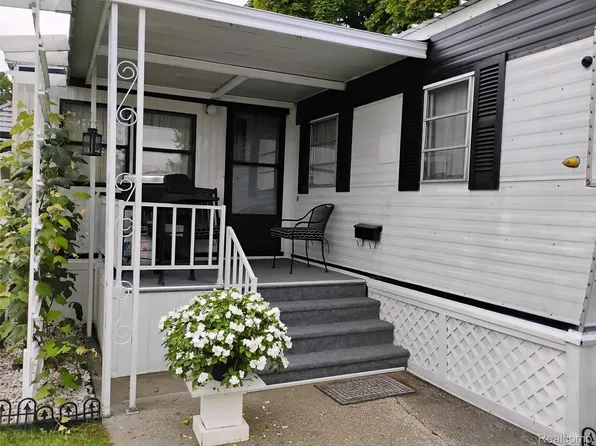 2099 Mary Ann Dr, Troy, MI 48083