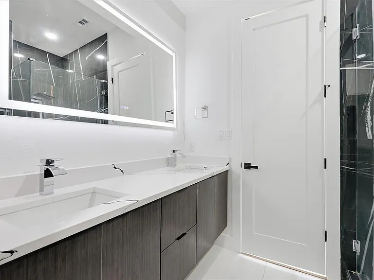 2015 California Dr #103 — Photo 14