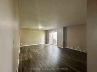 15 Lowndes Ave #12, Georgina, ON L4P 3K4