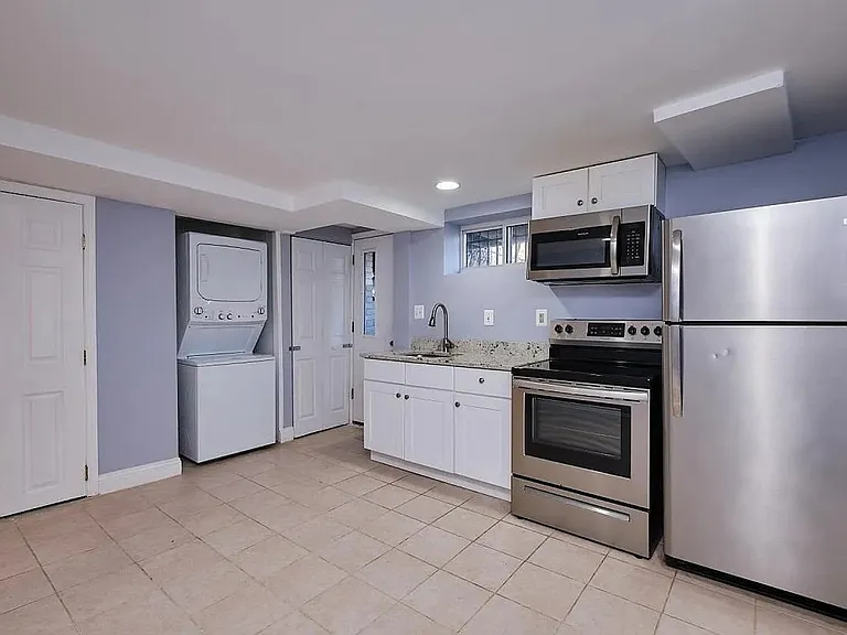 144 Webster St NE — Photo 1