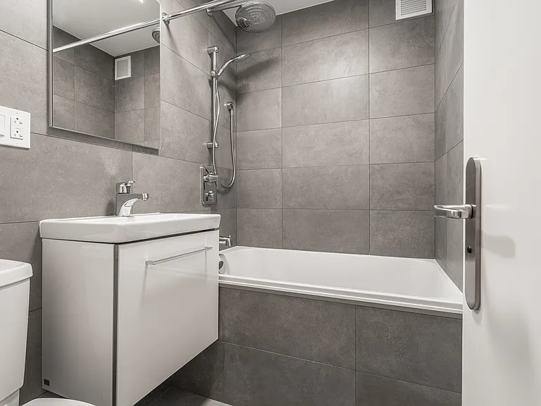321 E 22nd St #5-R — Photo 3
