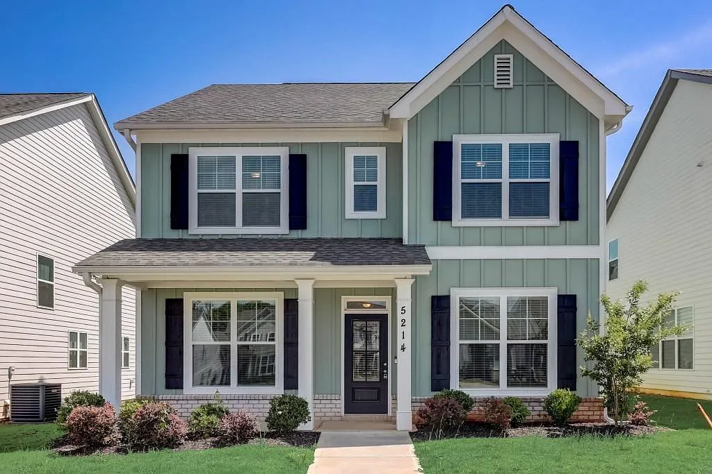 4 bed, 3.0 bath, 2552 sqft, $2,350 — Photo 1