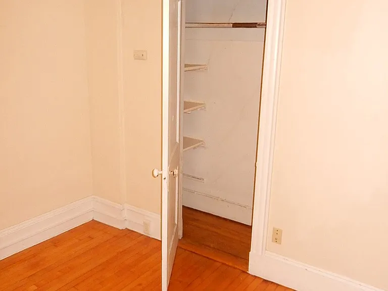 Craigie Cir — Photo 8