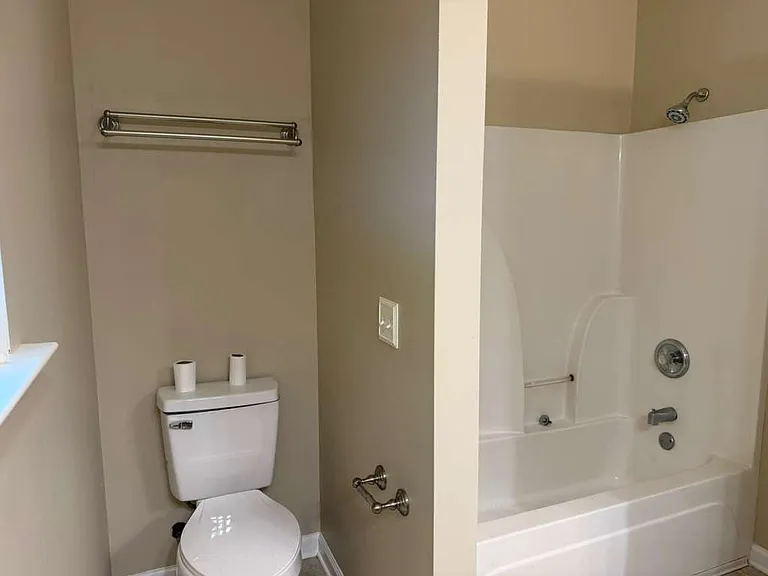 900 Rachel Ln — Photo 10