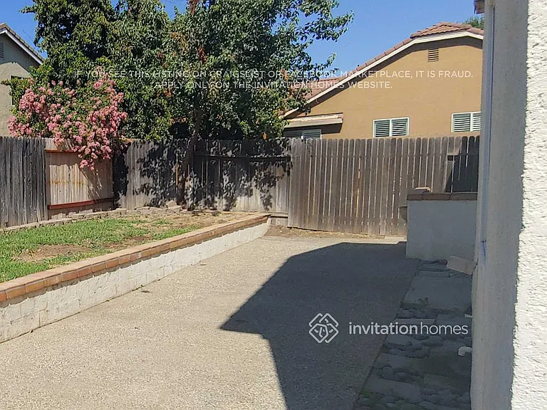 208 Early Light Ct — Photo 10