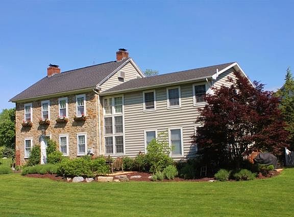 2nd image of 2105 Meadow Lane Dr
