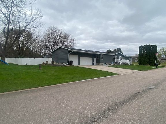 3rd image of 821 Westridge Dr