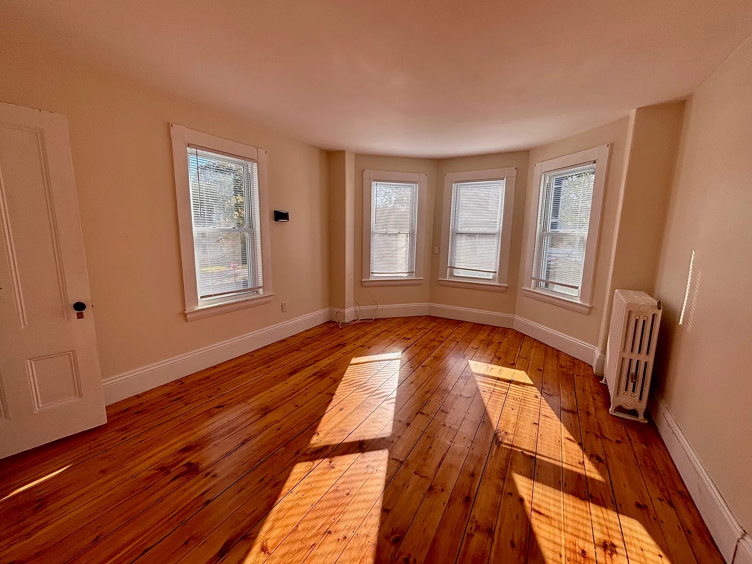 2 bed, 900 sqft, $2,800 — Photo 3