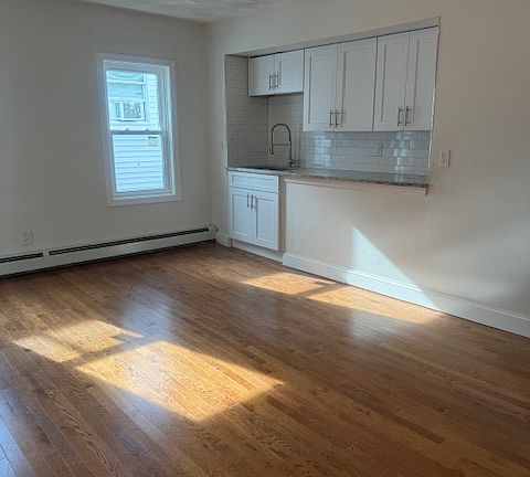 2nd image of 416-418 Admiral St #3