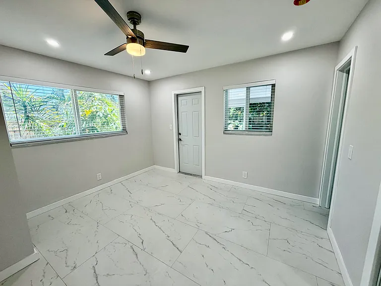 1652 NE 33rd St #B — Photo 8