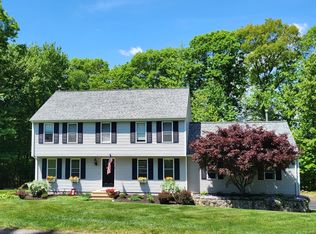 6 Chamberlain Rd, Uxbridge, MA 01569