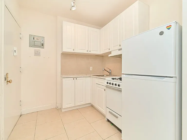 19 Commerce St #10 — Photo 3