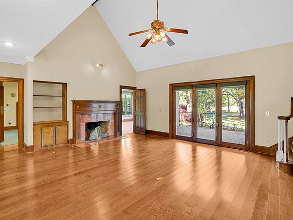 5th image of 136 Fishers Shore Rd
