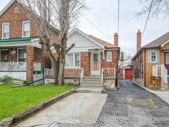 35 Montcalm Ave, Toronto, ON M6E 4N5