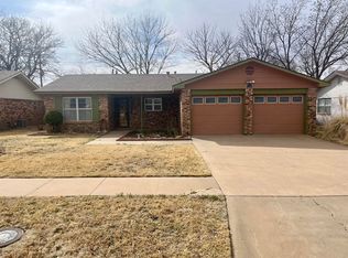 2009 Dallas St, Plainview, TX 79072