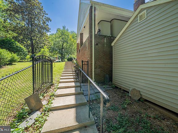 5th image of 18 Lakeside Dr