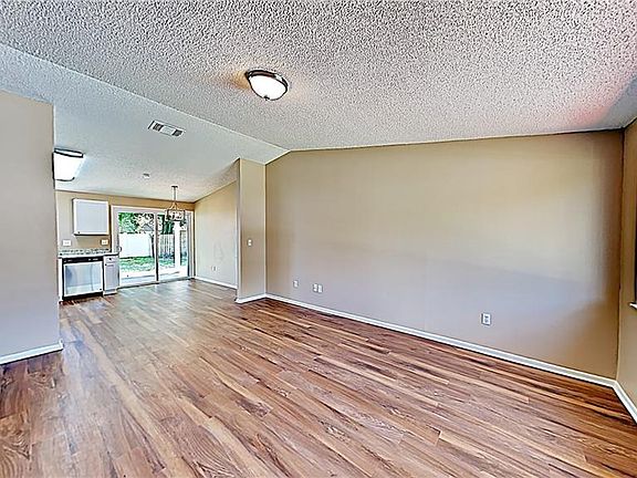 3rd image of 1216 Piney Branch Cir