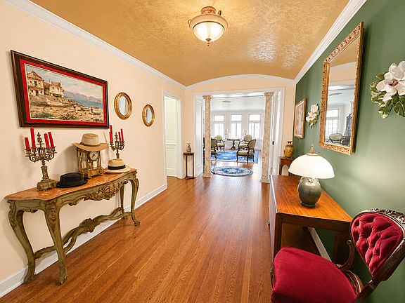 5th image of 415 W Aldine Ave APT 6A