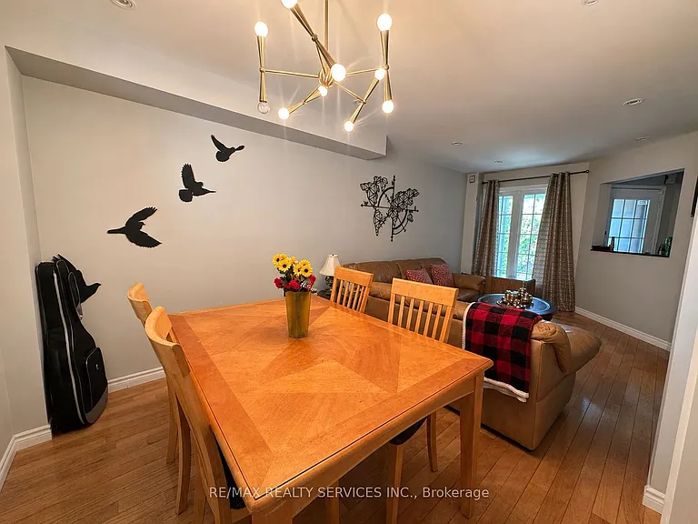 6897 Bansbridge Cres — Photo 3