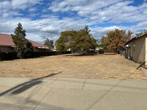 1319 F St, Livingston, CA 95334