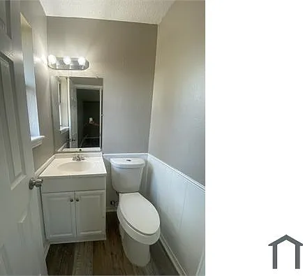 1800 NE 56th St — Photo 10