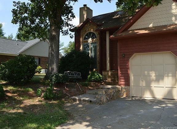 3rd image of 104 Eastwood Dr