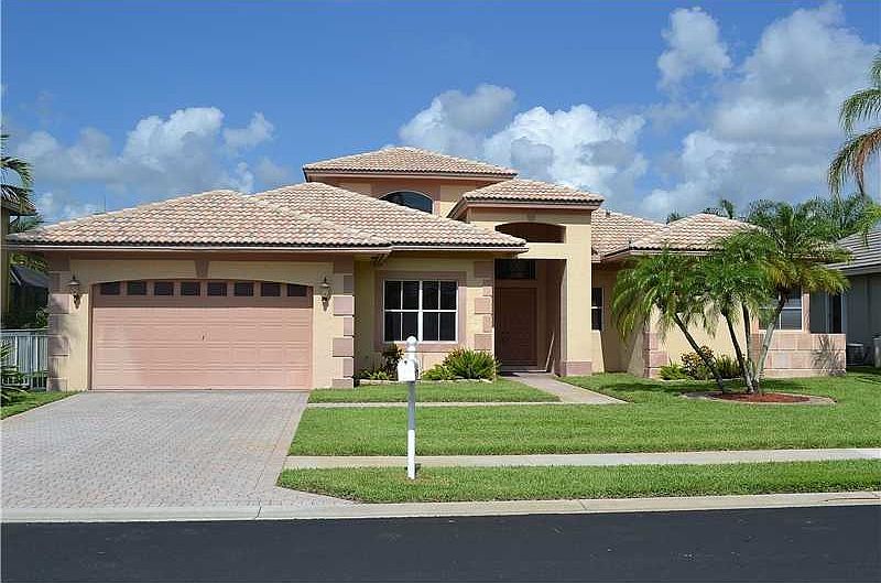 1st image of 640 Cypress Pointe Dr E
