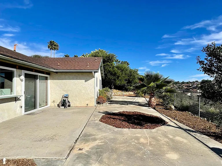 13556 Samantha Ave — Photo 36
