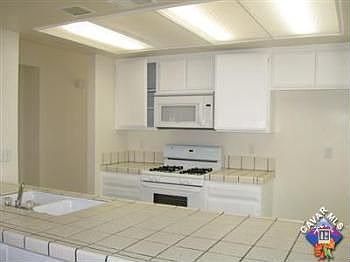 4th image of 37619 Oak Hill St