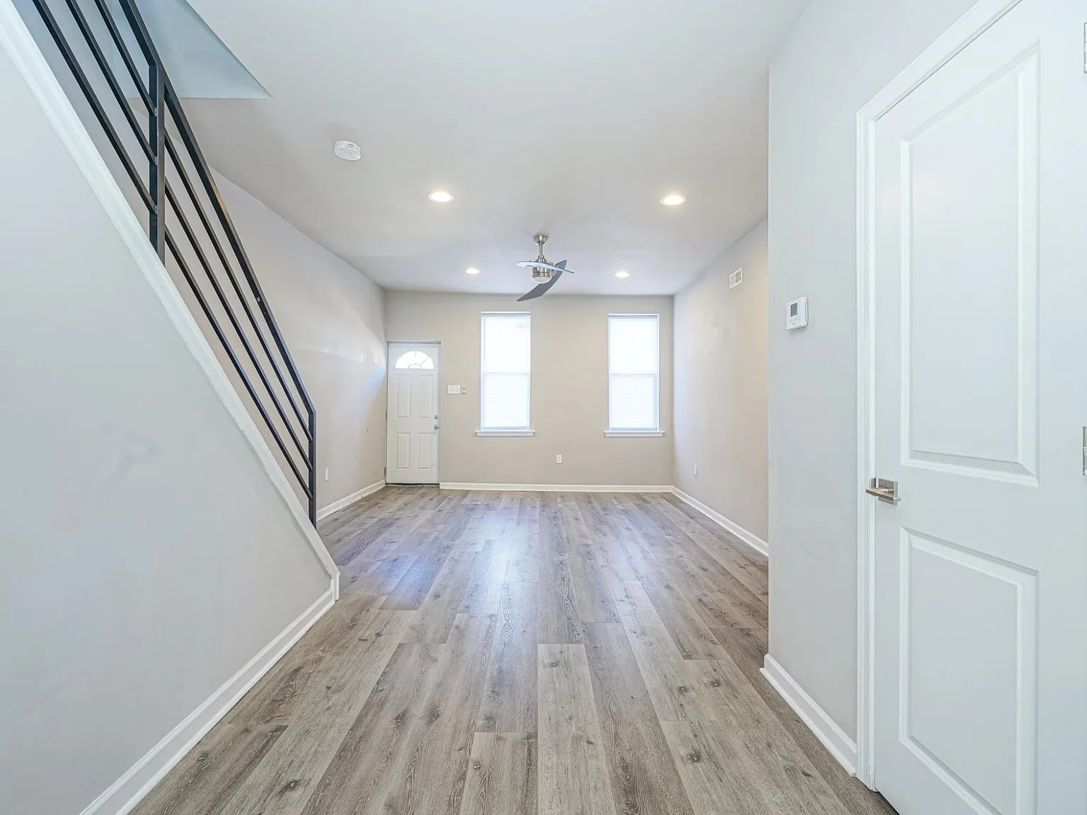 2 bed, 2.5 bath, 1046 sqft, $1,900 — Photo 2