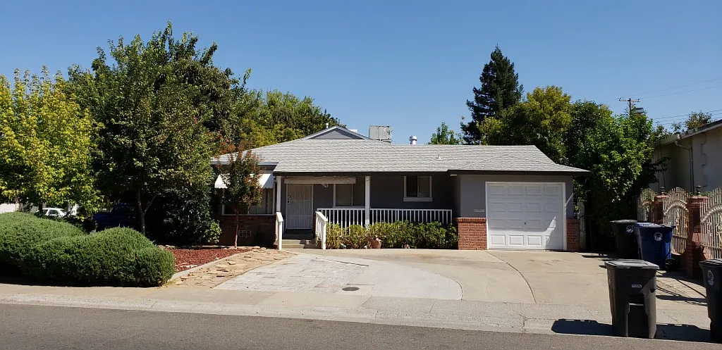 2401 Dawes St photo 1