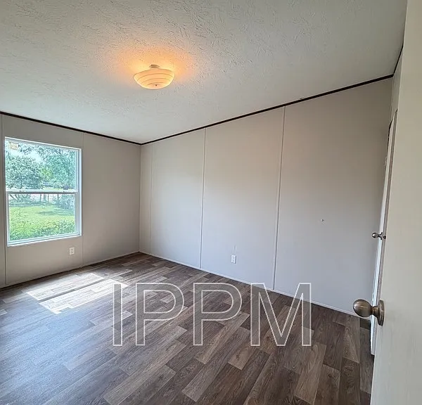 328 N 1st St — Photo 3