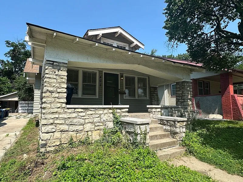3 bed, 2.0 bath, 1566 sqft, $1,350 — Photo 2