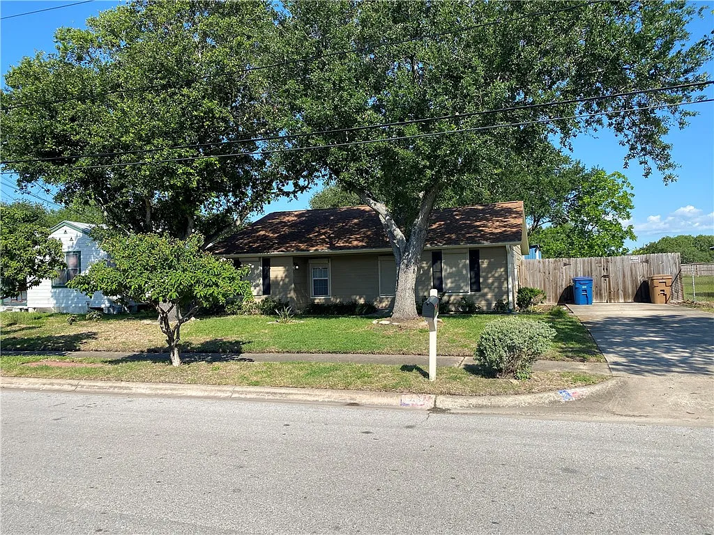 2 bed, 2.0 bath, 1449 sqft, $1,650 — Photo 1