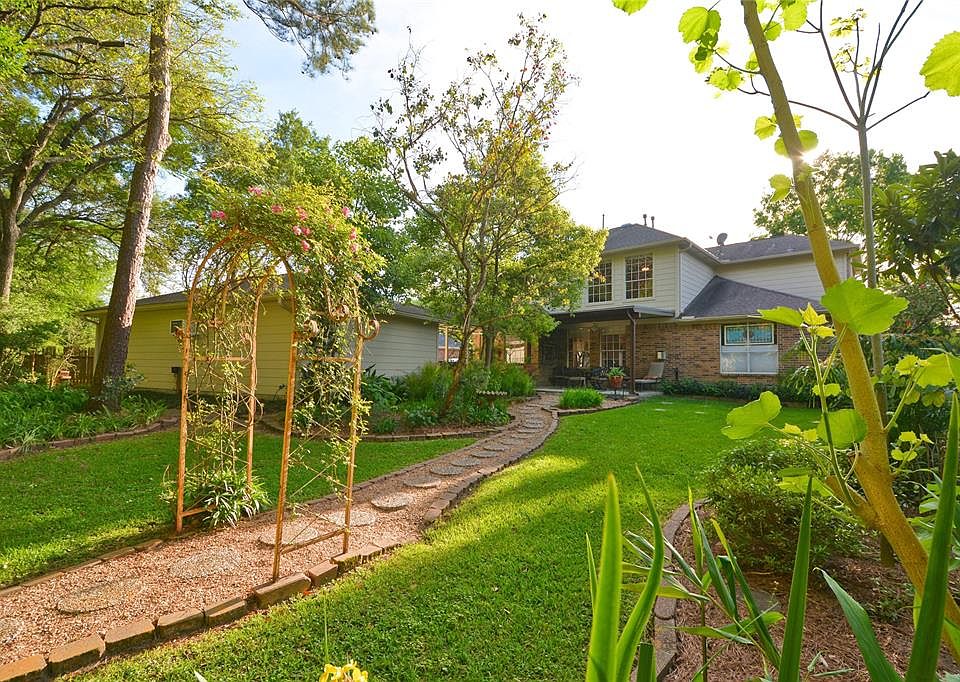 1st image of 2517 Hollybrook Dr