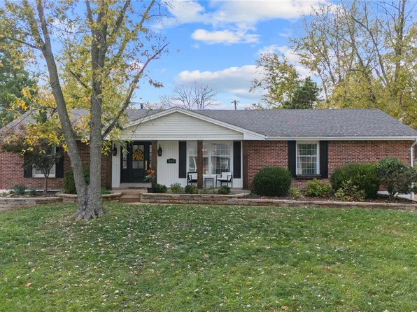 401 Hill Trail Dr, Ballwin, MO 63011