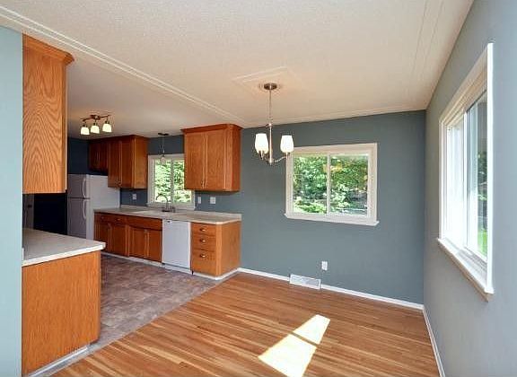 4th image of 1527 143rd Ln NE
