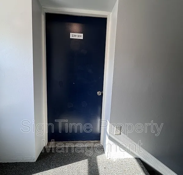 229 N Jonathan St #201 — Photo 9