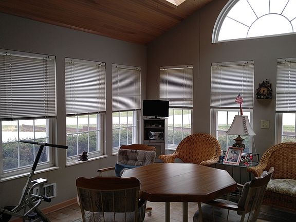 5th image of 582-584 Shadydale Dr