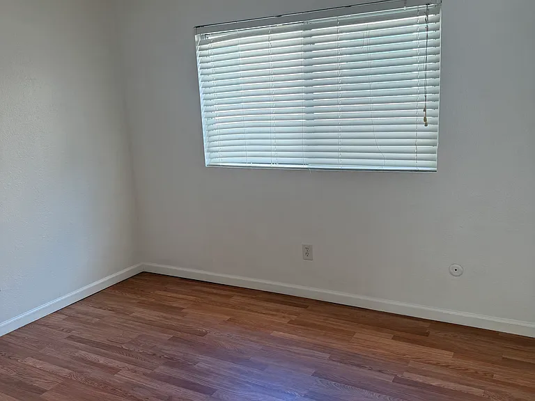 1227 Chelwood Park Blvd NE #A — Photo 12
